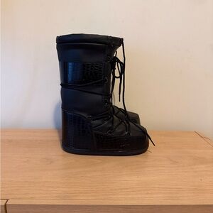 Black Faux Croc Snow Boots size 8-9